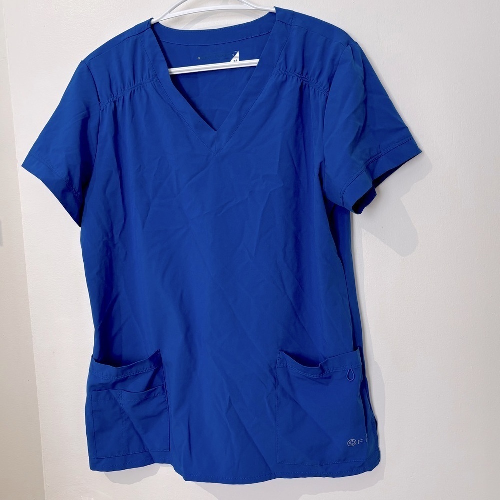 🎉4/30$🎉 White Cross Blue V-Neck Short Sleeve Tee